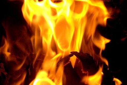 В Круглоозерке в огне погибла 47-летняя женщина