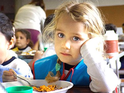 Эксперты не могут понять, чем кормят школьников в Херсоне