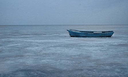 Пропавших в Азовском море рыбаков так и не нашли