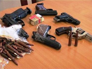 В Херсонской области работник милиции продавал сданное населением оружие