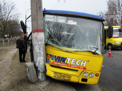Во время ДТП с участием маршрутки в Херсоне пострадали 6 человек (дополнено)