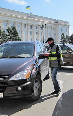 Кто накажет парковщиков?