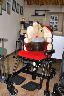 В Херсоне дети с синдромом Дауна и ДЦП получили коляски от благотворителей