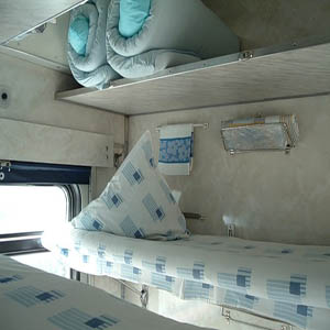 В фирменных поездах Киев-Харьков иностранным пассажирам выдают постельное белье от Журавко