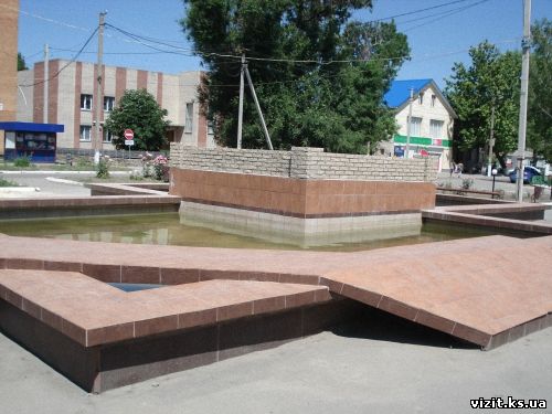 В Геническе до конца июня переделают фонтан и откроют общественный туалет