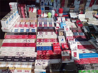 В июне налоговики изъяли более 1 тыс. пачек "левых" сигарет на Центральном рынке Херсона