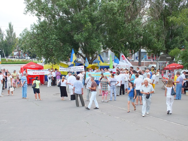 В Херсоне стартовала бессрочная акция оппозиции в поддержку украинского языка