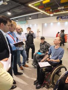 Херсонские инвалиды научат персонал ТРЦ "Фабрика", как сделать доступ к услугам равным для всех