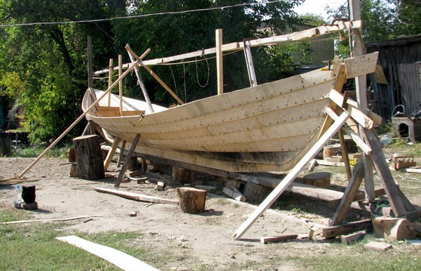 В Херсоне построили точную копию лодки викингов