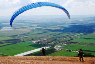 В Крымских горах разбился парапланерист из Новой Каховки