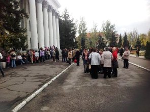 В Новой Каховке избиратели, недовольные результатами выборов, ворвались в здание горисполкома