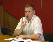 Мэр Геническа обвинил депутата горсовета в содействии выселению больного юноши
