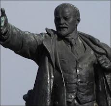 В Херсоне неизвестные разрушили памятник Ленину