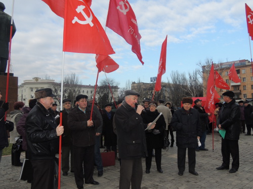 Коммунисты в Херсоне протестовали против переговоров Азарова с МВФ