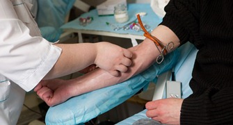 В херсонской больнице сотрудница заразилась СПИДом