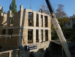 В Херсоне частники сносят самовольные постройки - облпрокуратура