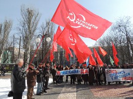 Коммунисты протестовали против игнорирования прав жителей херсонских общежитий