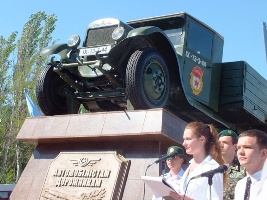 В Херсоне сегодня открыли памятник фронтовым автомобилистам