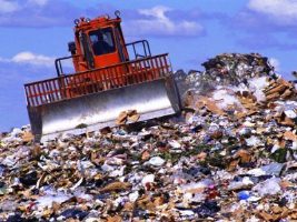 Депутаты Херсонского горсовета требуют прекратить возить мусор из Цюрупинска