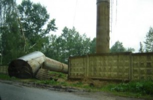 В Заводовке рухнула старая водонапорная башня. Пострадавших нет