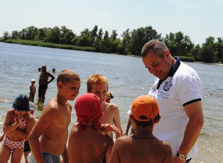 В Херсонском гидропарке заработала Школа детского плавания