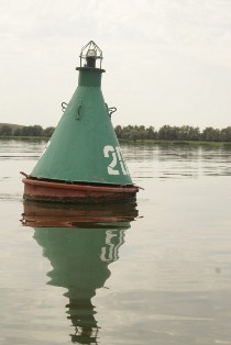 На Днепре возле Кизомыса поврежден важный навигационный буй