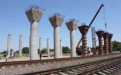 Строительство мостового перехода ХБК-Таврический в Херсоне остановлено