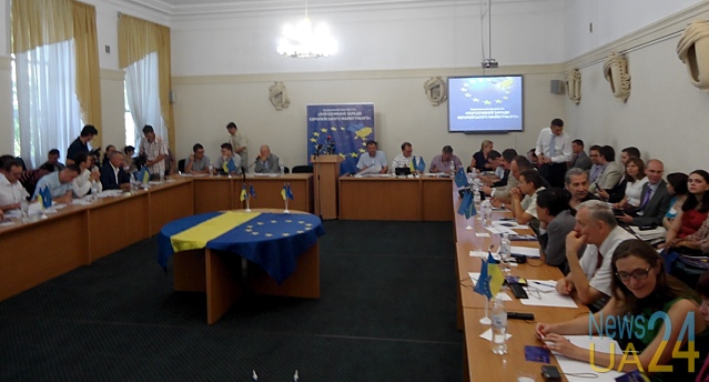 Усядется ли Янукович за круглый стол имени Тимошенко?