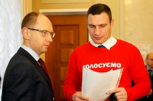 Кличко и Яценюк уверены, что выборы в Херсоне, Николаеве и Киеве дожны пройти 15 декабря