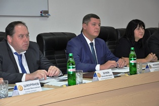 Вице-губернатор Устинов уверен, что главая функция налоговиков - сервисная