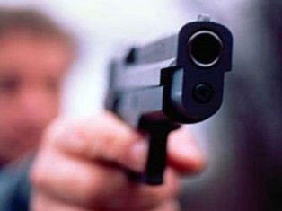 Житель Херсона угрожал работнику ПАО "Херсонгаз" предметом, похожим на пистолет