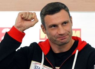 Кличко официально приостановил спортивную карьеру