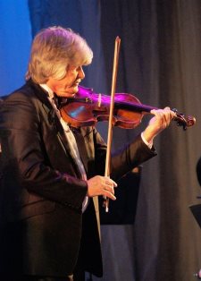 Известный скрипач приглашает херсонцев на свой творческий вечер