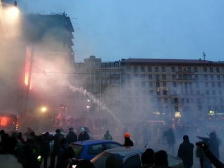 В центре Киева митингующие и милиция готовятся к ночной схватке