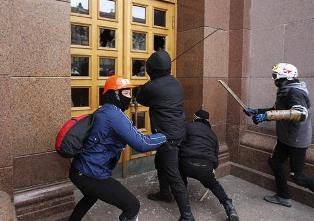 Протестующие в центре Киева заняли здание МинАПК