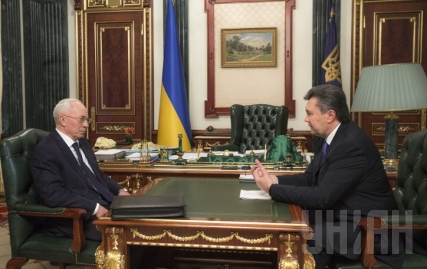 Янукович принял отставку Азарова. И.о. премьера - Арбузов