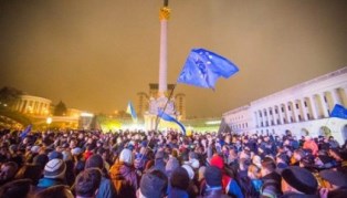 Протестные настроения поддерживают 47% украинцев. А другая половина - нет