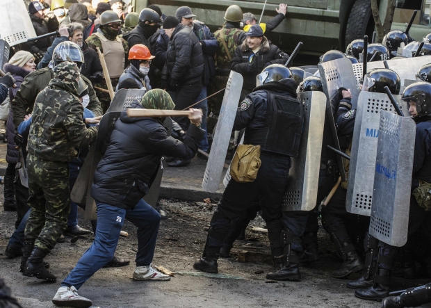 Кровавое противостояние на Майдане Незалежности. Видео и текстовая онлайн-трансляция