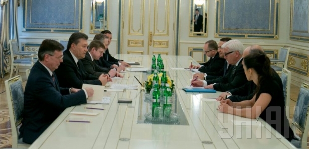Янукович, оппозиция и министры ЕС договорились по урегулированию кризиса в Украине.