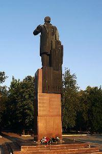 Мэр Голой Пристани не дал снести памятник Ленину