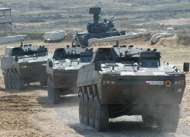Бронетехника НАТО движется к границе с Украиной
