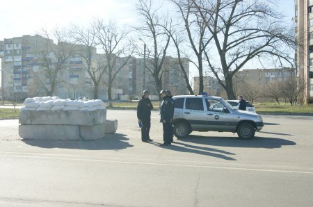 В Каховке установили три блокпоста