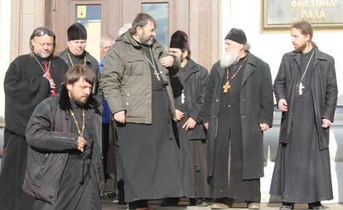 Херсонцы на коленях молились за целостность Украины