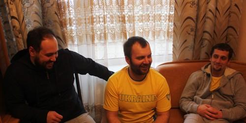 Раненных активистов Автомайдана из Крыма привезли в Херсон