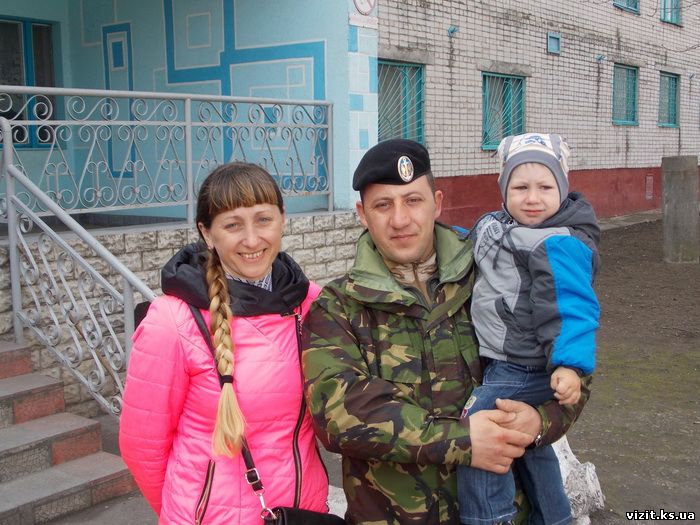 Геническ встретил украинских морских пехотинцев как героев