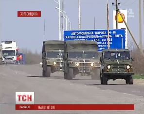 На границе между Крымом и Херсонщиной роют окопы с обеих сторон