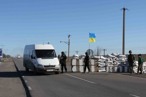 На границе с Крымом пограничники нашли 8 авиационных спасательных комплектов