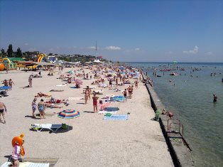 В Геническе объявили конкурс на право аренды торговых точек на городском пляже