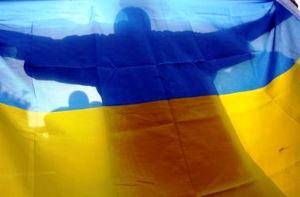 На ТРЦ "Суворовский" хулиганы пытались осквернить флаг Украины
