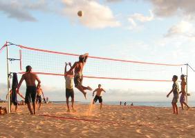 Херсонские школьники на пляже будут играть в волейбол